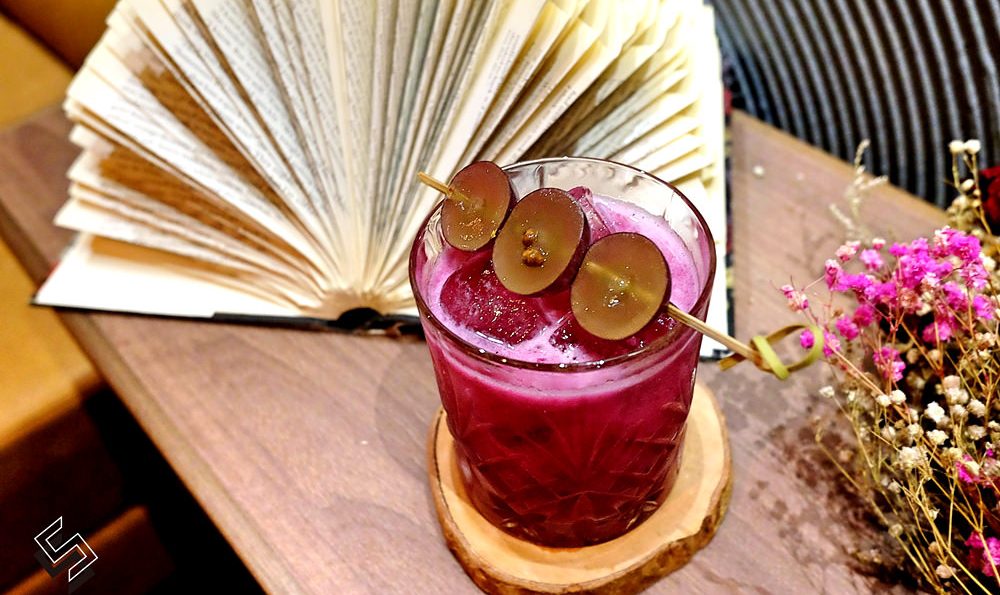 理性買醉，以翻閱一本書的姿態享用【Book ing Bar】東區風格酒吧