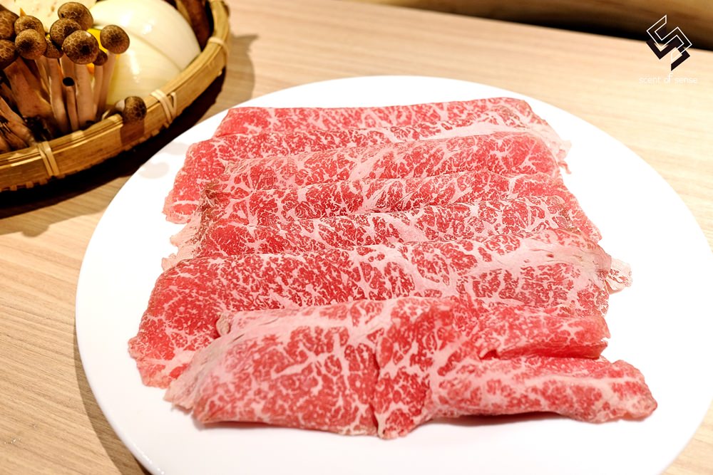 致命的誘人粉嫩，日本A5和牛肉品專賣 & 鍋物料理《筠芝和牛本舖》 - 質人星球。品玩生活 sosense.tw
