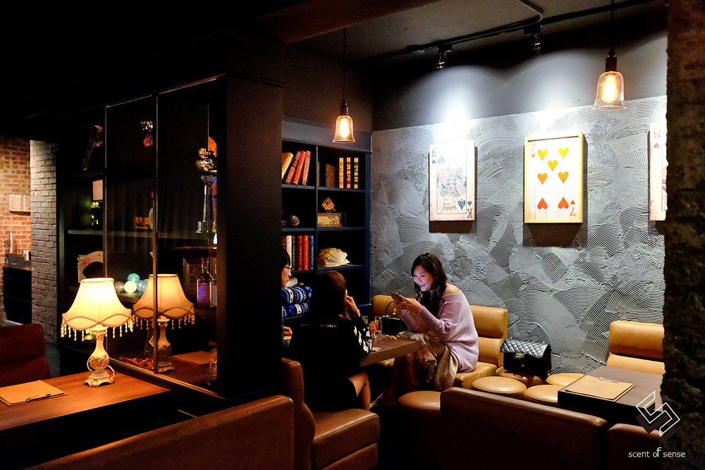 用一杯酒，寫下給自己的慾望情書《Booking Bar》台北創意酒吧 東區店 - 質人星球。品玩生活 sosense.tw