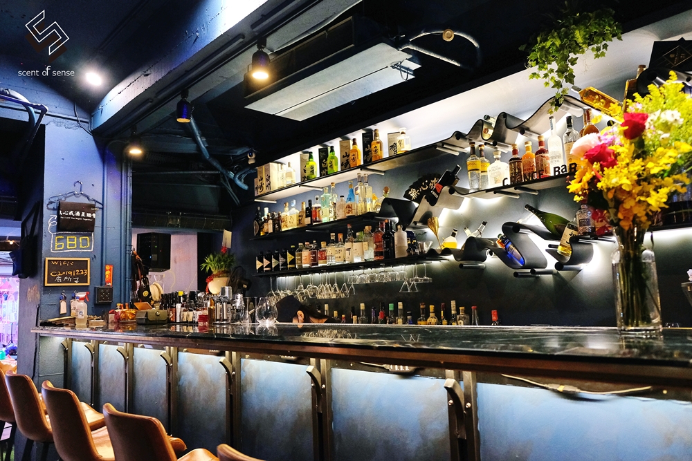 放蕩無邊，沉淪小香港裡的迷幻節拍【Chance Cafe & Bar】西門新開幕酒吧 - 質人星球。品玩生活 sosense.tw