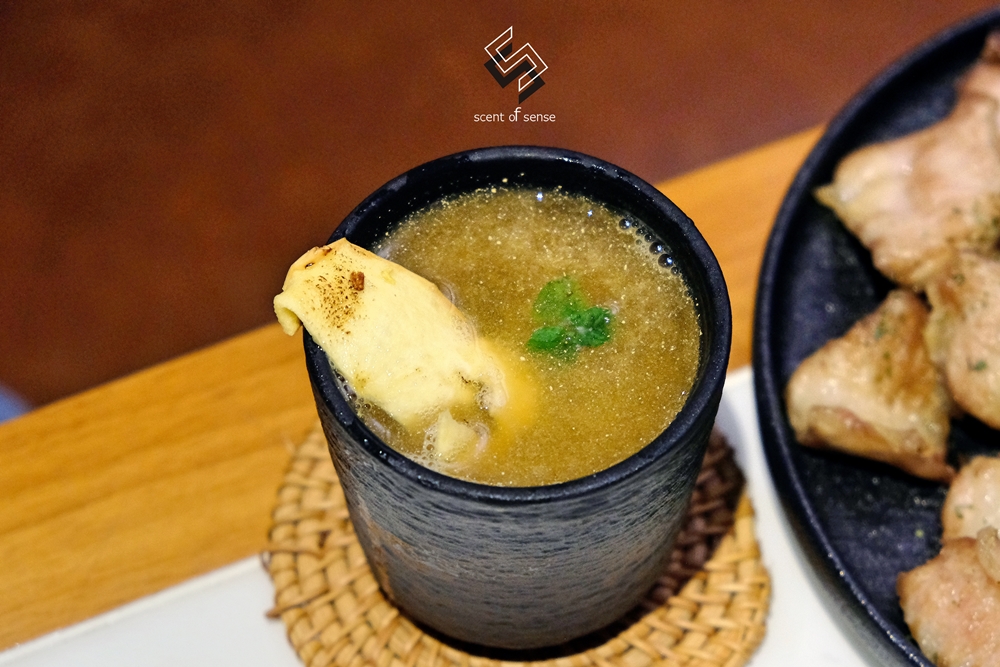 卸下鎧甲，融化在夜色裡的治癒角落【雲璽樓 Cloema Bistro】台中逢甲餐酒館 - 質人星球。品玩生活 sosense.tw