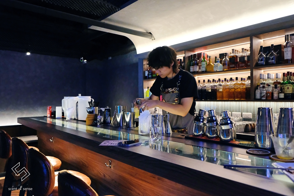 台北夜生活新浪潮 ★《吾鄉清粥小菜》樓下的神秘酒吧《日翼 Bar》 - 質人星球。品玩生活 sosense.tw