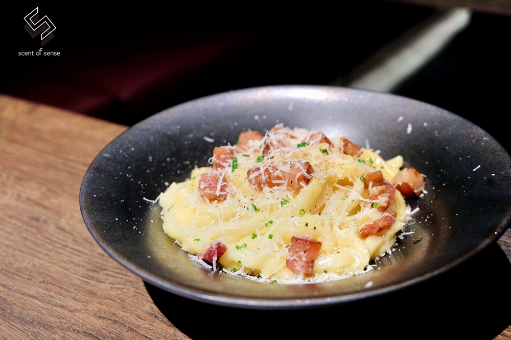 將炙熱留在盤中，把心安放在此【UCHI 吾居炭火餐酒】台北東區餐酒館 - 質人星球。品玩生活 sosense.tw