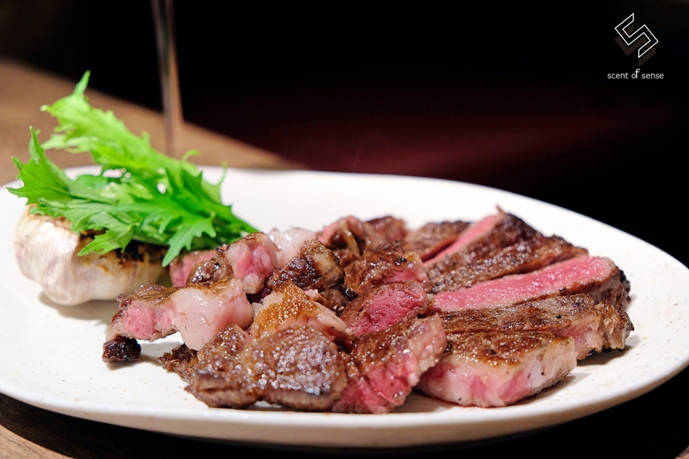 將炙熱留在盤中，把心安放在此【UCHI 吾居炭火餐酒】台北東區餐酒館 - 質人星球。品玩生活 sosense.tw