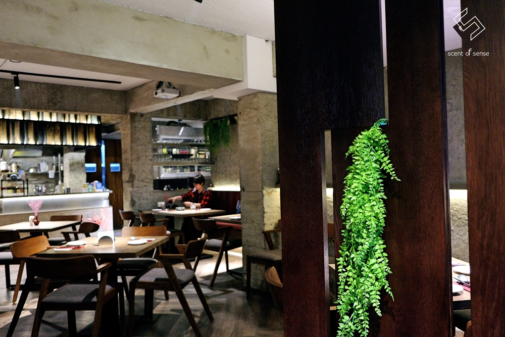 將炙熱留在盤中，把心安放在此【UCHI 吾居炭火餐酒】台北東區餐酒館 - 質人星球。品玩生活 sosense.tw