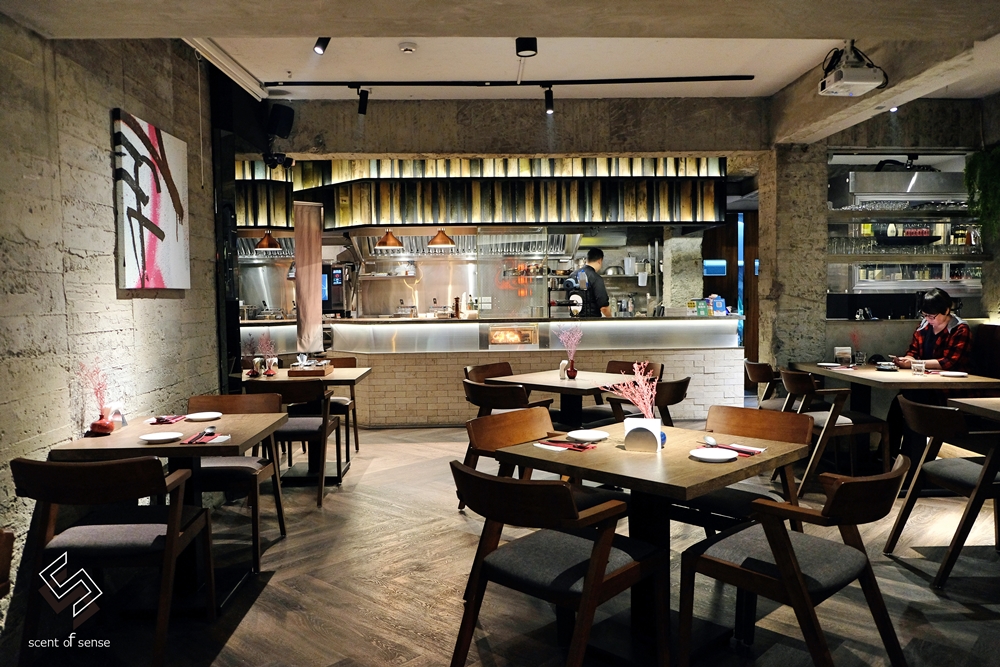 將炙熱留在盤中，把心安放在此【UCHI 吾居炭火餐酒】台北東區餐酒館 - 質人星球。品玩生活 sosense.tw