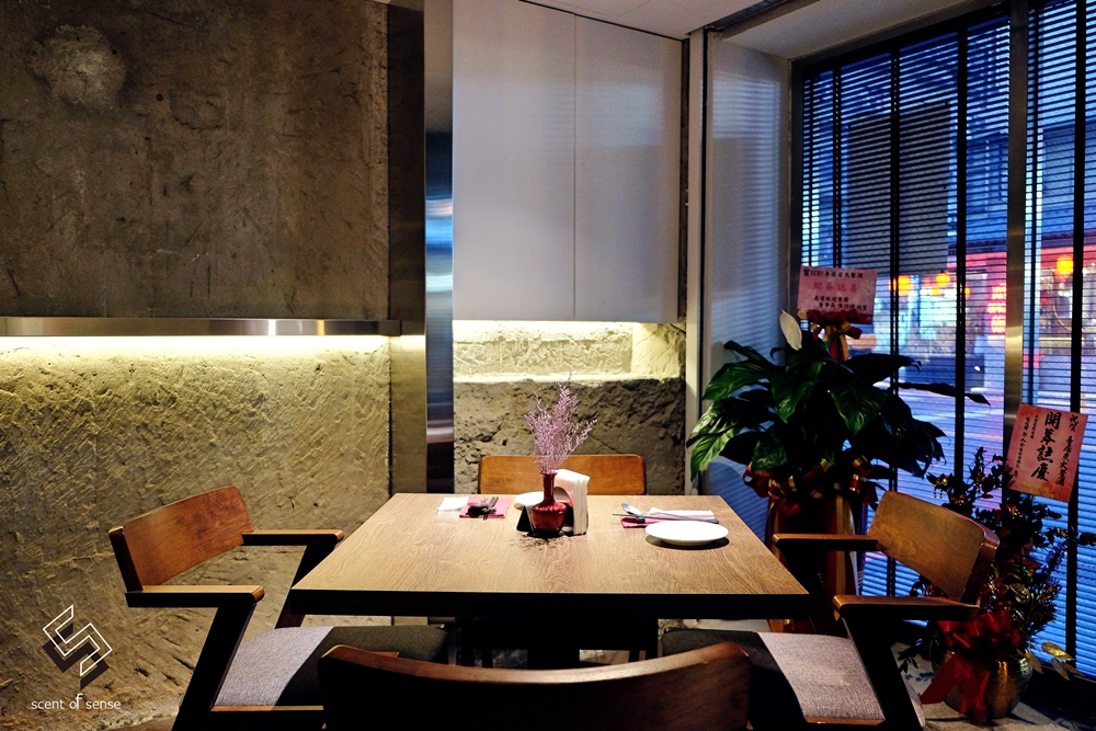 將炙熱留在盤中，把心安放在此【UCHI 吾居炭火餐酒】台北東區餐酒館 - 質人星球。品玩生活 sosense.tw