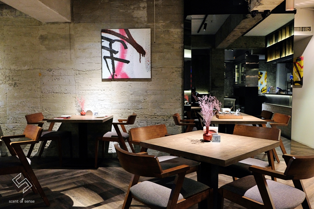 將炙熱留在盤中，把心安放在此【UCHI 吾居炭火餐酒】台北東區餐酒館 - 質人星球。品玩生活 sosense.tw