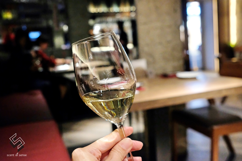 將炙熱留在盤中，把心安放在此【UCHI 吾居炭火餐酒】台北東區餐酒館 - 質人星球。品玩生活 sosense.tw