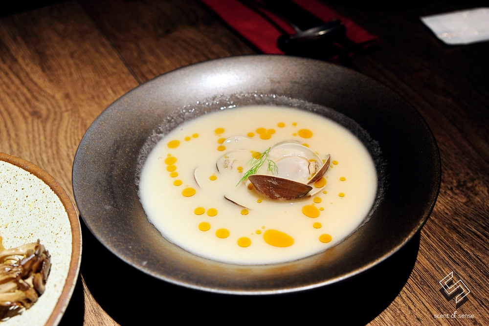 將炙熱留在盤中，把心安放在此【UCHI 吾居炭火餐酒】台北東區餐酒館 - 質人星球。品玩生活 sosense.tw