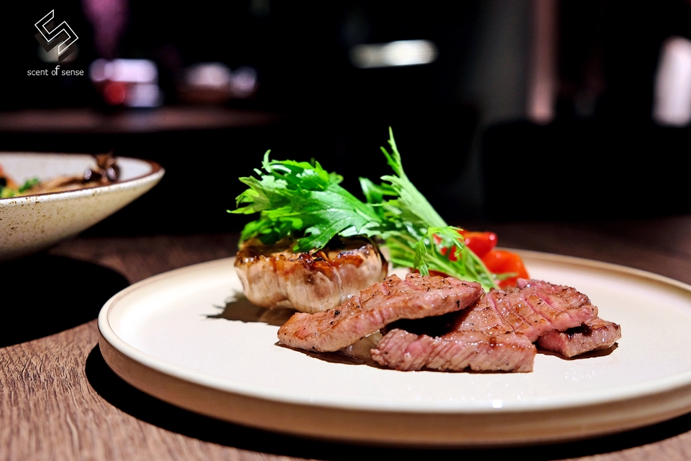 將炙熱留在盤中，把心安放在此【UCHI 吾居炭火餐酒】台北東區餐酒館 - 質人星球。品玩生活 sosense.tw