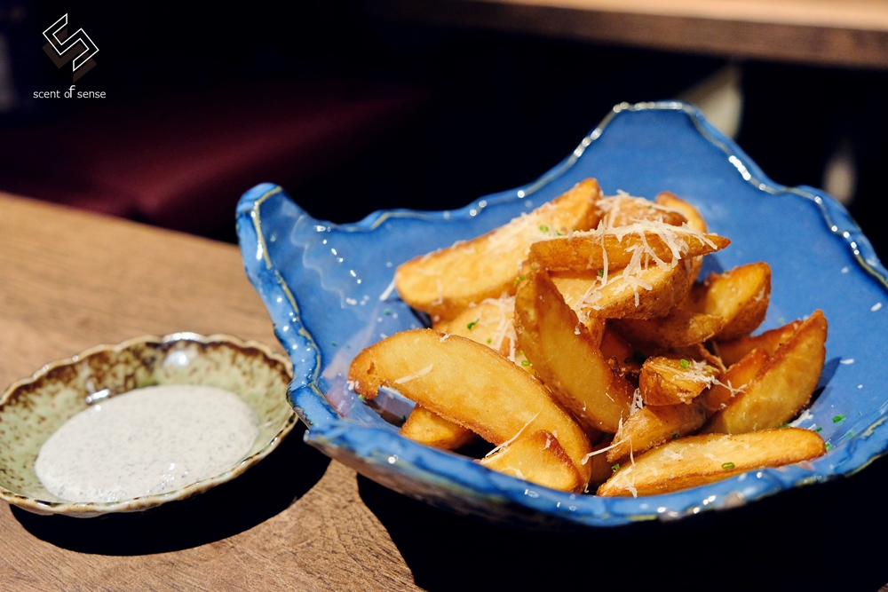 將炙熱留在盤中，把心安放在此【UCHI 吾居炭火餐酒】台北東區餐酒館 - 質人星球。品玩生活 sosense.tw