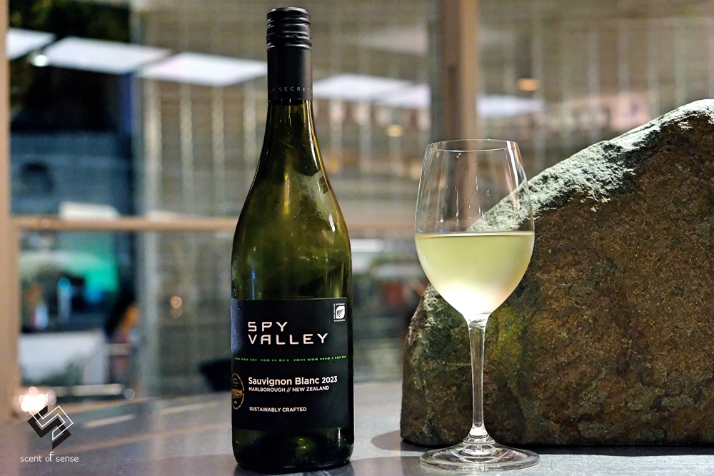 在一杯酒裡，試探彼此的距離【Petit Petit Bar & Coffee】沛提沛提酒吧 & 咖啡 寵物友善．台中酒吧 - 質人星球。品玩生活 sosense.tw