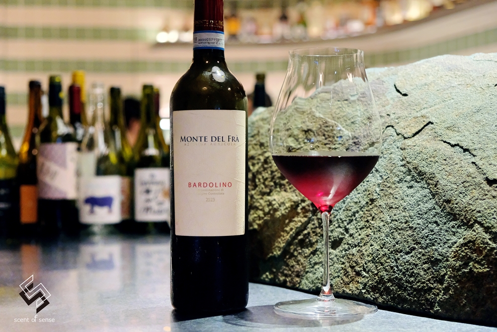 在一杯酒裡，試探彼此的距離【Petit Petit Bar & Coffee】沛提沛提酒吧 & 咖啡 寵物友善．台中酒吧 - 質人星球。品玩生活 sosense.tw