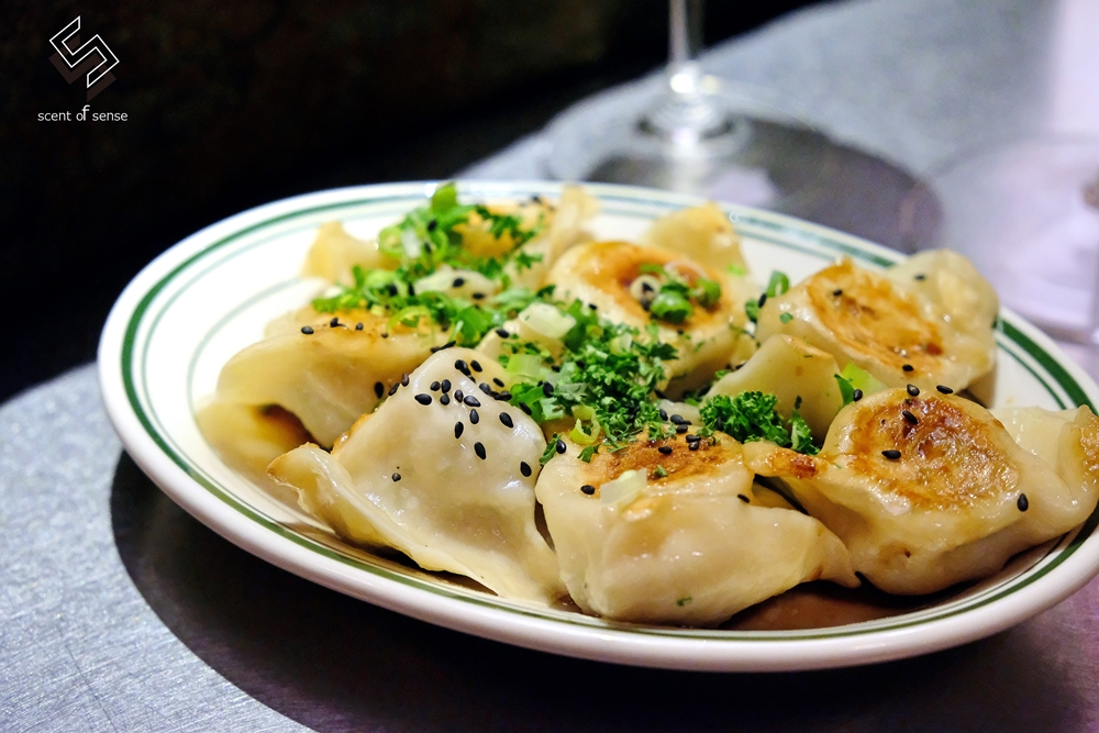 在一杯酒裡，試探彼此的距離【Petit Petit Bar & Coffee】沛提沛提酒吧 & 咖啡 寵物友善．台中酒吧 - 質人星球。品玩生活 sosense.tw