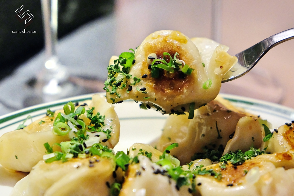 在一杯酒裡，試探彼此的距離【Petit Petit Bar & Coffee】沛提沛提酒吧 & 咖啡 寵物友善．台中酒吧 - 質人星球。品玩生活 sosense.tw