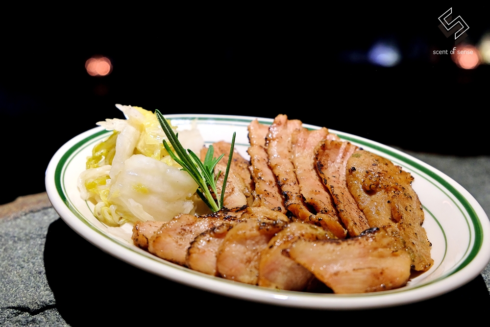 在一杯酒裡，試探彼此的距離【Petit Petit Bar & Coffee】沛提沛提酒吧 & 咖啡 寵物友善．台中酒吧 - 質人星球。品玩生活 sosense.tw