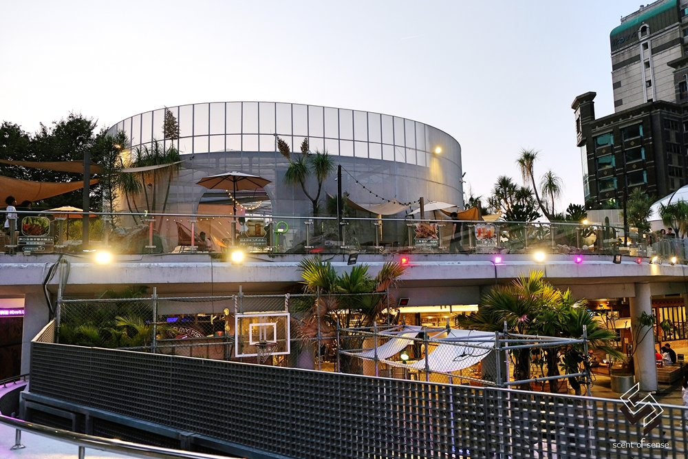 在一杯酒裡，試探彼此的距離【Petit Petit Bar & Coffee】沛提沛提酒吧 & 咖啡 寵物友善．台中酒吧 - 質人星球。品玩生活 sosense.tw