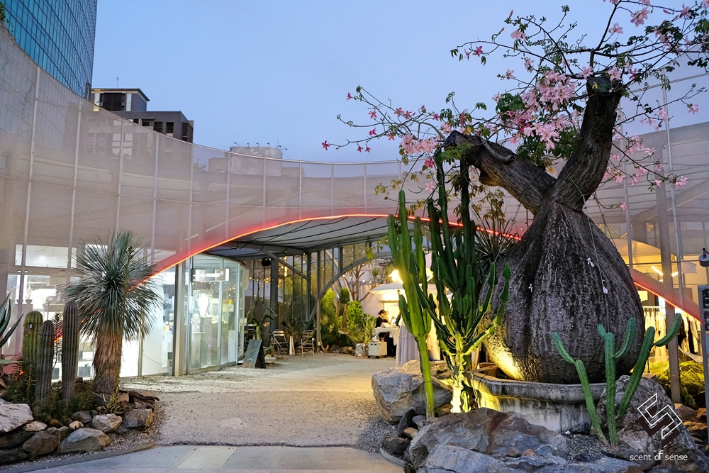 在一杯酒裡，試探彼此的距離【Petit Petit Bar & Coffee】沛提沛提酒吧 & 咖啡 寵物友善．台中酒吧 - 質人星球。品玩生活 sosense.tw