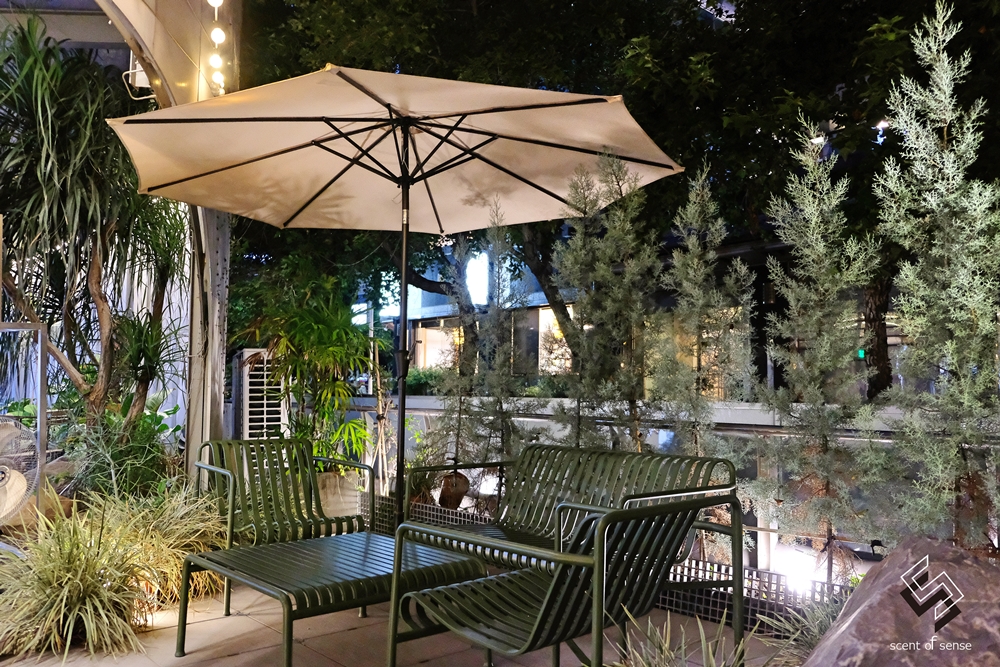 在一杯酒裡，試探彼此的距離【Petit Petit Bar & Coffee】沛提沛提酒吧 & 咖啡 寵物友善．台中酒吧 - 質人星球。品玩生活 sosense.tw