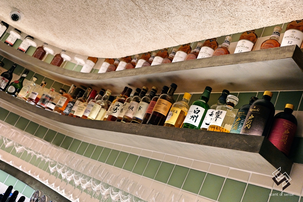 在一杯酒裡，試探彼此的距離【Petit Petit Bar & Coffee】沛提沛提酒吧 & 咖啡 寵物友善．台中酒吧 - 質人星球。品玩生活 sosense.tw