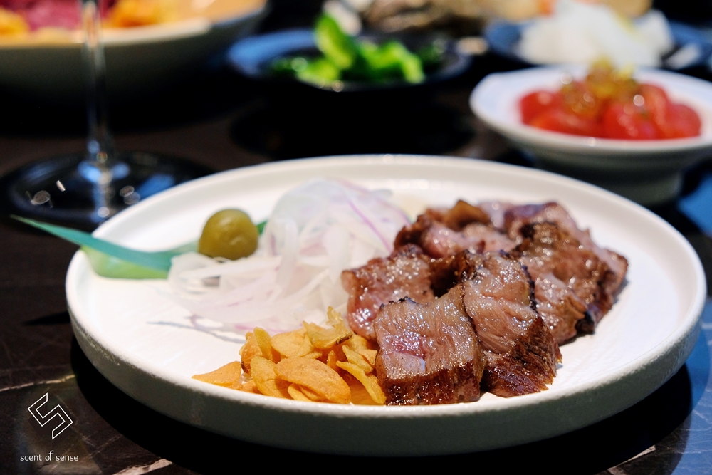 微醺自由，登上酒吧等級的《Roado 麓島居酒聚場》桃園藝文特區全時段居酒屋 - 質人星球。品玩生活 sosense.tw