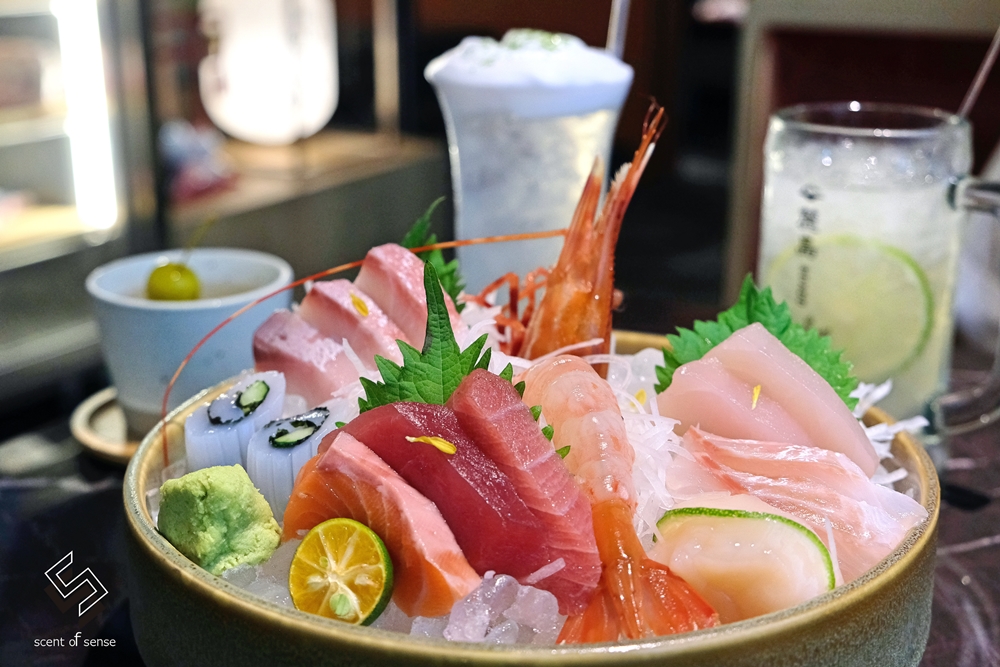 微醺自由，登上酒吧等級的《Roado 麓島居酒聚場》桃園藝文特區全時段居酒屋 - 質人星球。品玩生活 sosense.tw