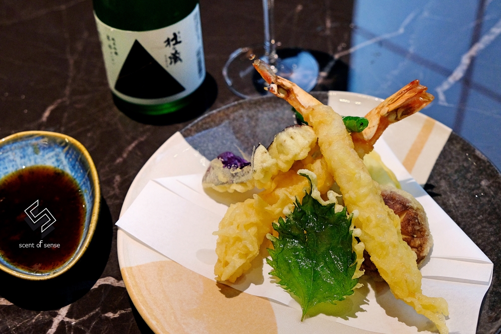 微醺自由，登上酒吧等級的《Roado 麓島居酒聚場》桃園藝文特區全時段居酒屋 - 質人星球。品玩生活 sosense.tw