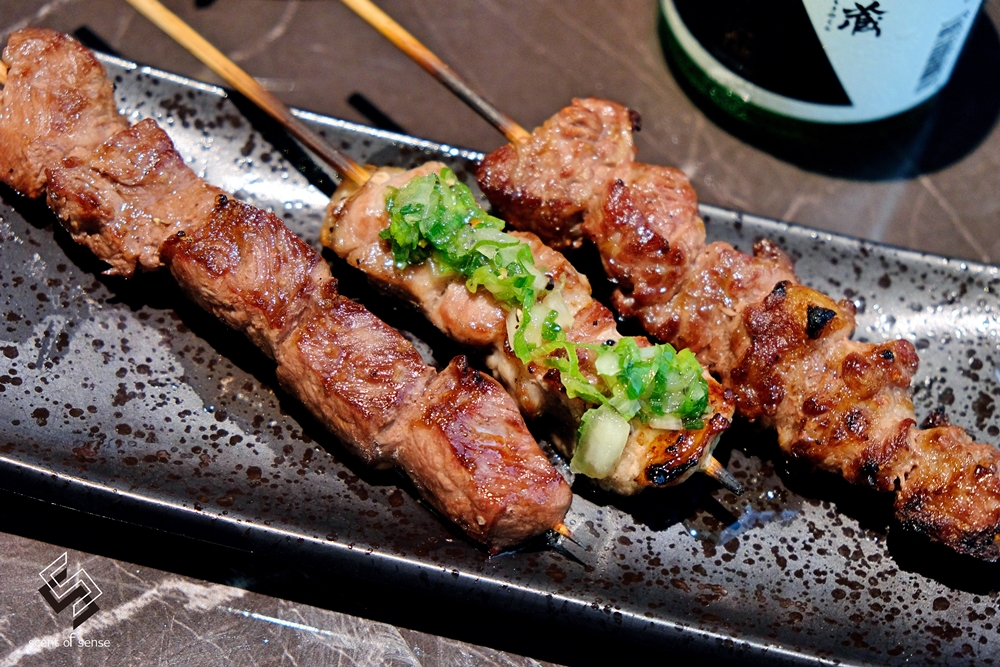 微醺自由，登上酒吧等級的《Roado 麓島居酒聚場》桃園藝文特區全時段居酒屋 - 質人星球。品玩生活 sosense.tw