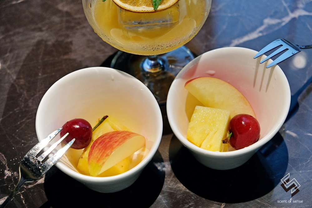 微醺自由，登上酒吧等級的《Roado 麓島居酒聚場》桃園藝文特區全時段居酒屋 - 質人星球。品玩生活 sosense.tw