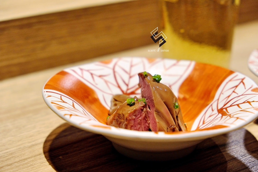 冷雨繪浮生，炭火破霧炙潮香【在水 ZaiSui】基隆無菜單燒鳥推薦 - 質人星球。品玩生活 sosense.tw