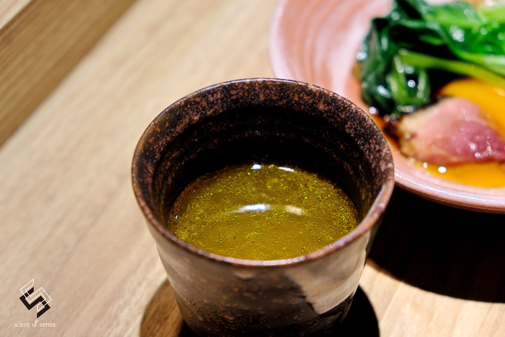 冷雨繪浮生，炭火破霧炙潮香【在水 ZaiSui】基隆無菜單燒鳥推薦 - 質人星球。品玩生活 sosense.tw