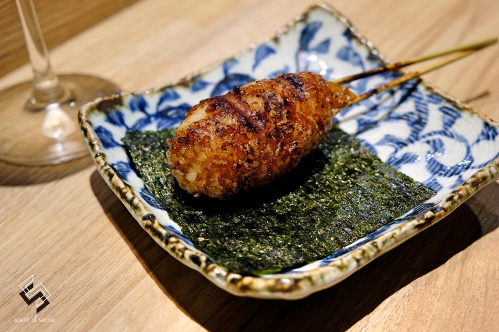 冷雨繪浮生，炭火破霧炙潮香【在水 ZaiSui】基隆無菜單燒鳥推薦 - 質人星球。品玩生活 sosense.tw