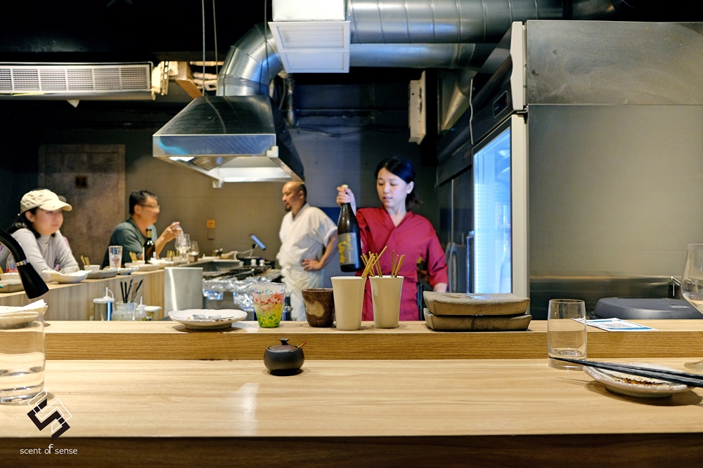 冷雨繪浮生，炭火破霧炙潮香【在水 ZaiSui】基隆無菜單燒鳥推薦 - 質人星球。品玩生活 sosense.tw