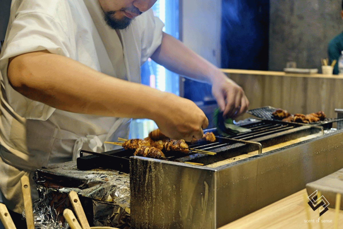 冷雨繪浮生，炭火破霧炙潮香【在水 ZaiSui】基隆無菜單燒鳥推薦 - 質人星球。品玩生活 sosense.tw