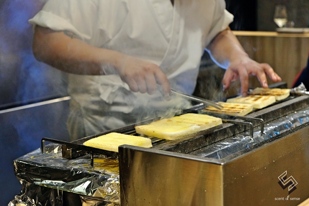 冷雨繪浮生，炭火破霧炙潮香【在水 ZaiSui】基隆無菜單燒鳥推薦 - 質人星球。品玩生活 sosense.tw
