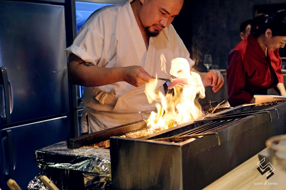 冷雨繪浮生，炭火破霧炙潮香【在水 ZaiSui】基隆無菜單燒鳥推薦 - 質人星球。品玩生活 sosense.tw