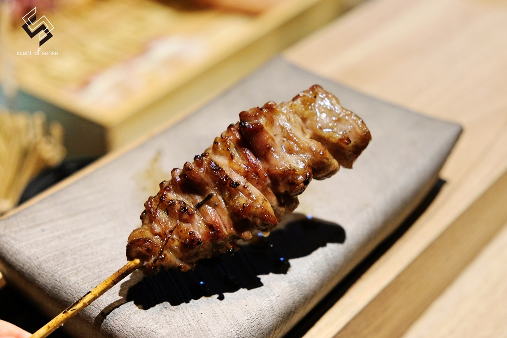 冷雨繪浮生，炭火破霧炙潮香【在水 ZaiSui】基隆無菜單燒鳥推薦 - 質人星球。品玩生活 sosense.tw