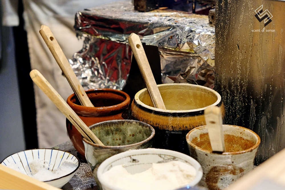 冷雨繪浮生，炭火破霧炙潮香【在水 ZaiSui】基隆無菜單燒鳥推薦 - 質人星球。品玩生活 sosense.tw