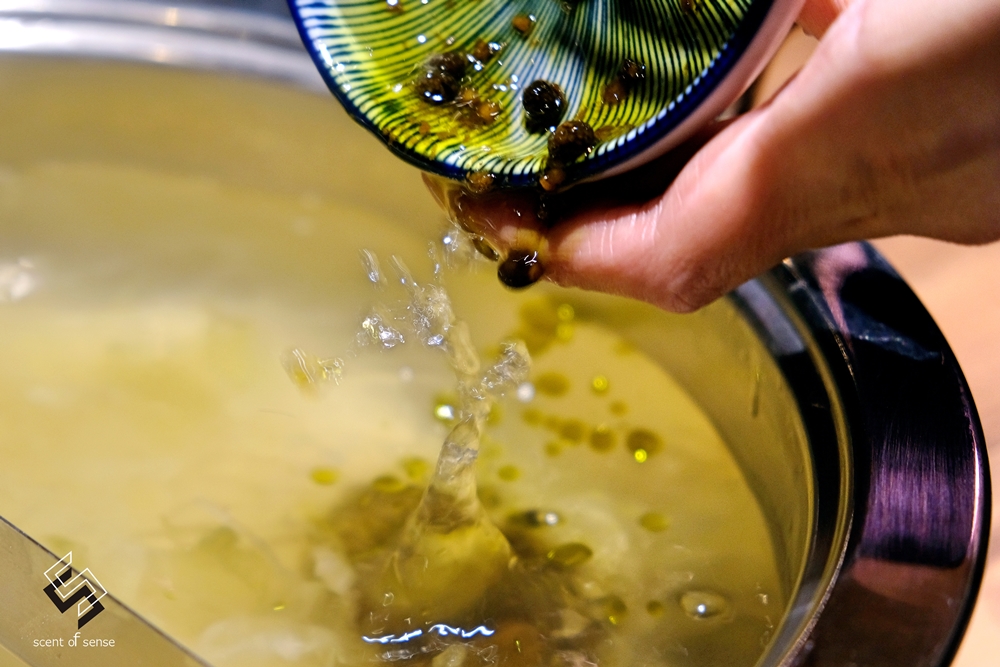 酸麻醺共振，解析愛情的風味公式【王匯所 Ong Lab】東區新潮派酸菜白肉鍋 - 質人星球。品玩生活 sosense.tw