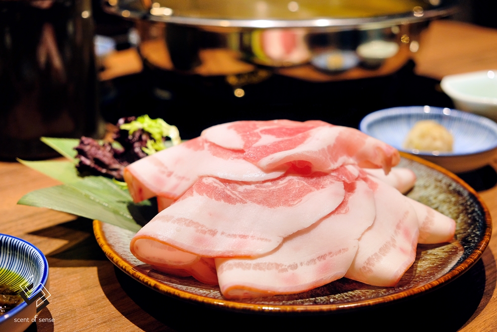 酸麻醺共振，解析愛情的風味公式【王匯所 Ong Lab】東區新潮派酸菜白肉鍋 - 質人星球。品玩生活 sosense.tw