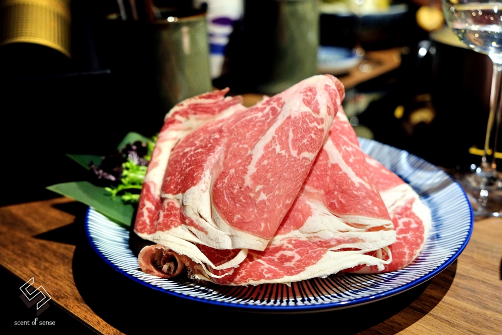 酸麻醺共振，解析愛情的風味公式【王匯所 Ong Lab】東區新潮派酸菜白肉鍋 - 質人星球。品玩生活 sosense.tw