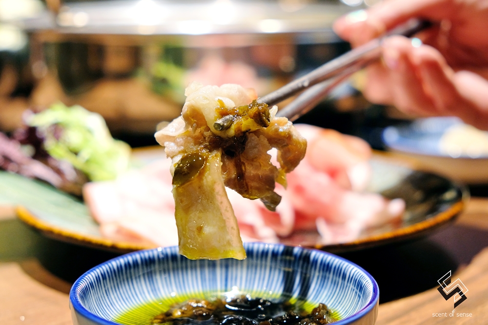 酸麻醺共振，解析愛情的風味公式【王匯所 Ong Lab】東區新潮派酸菜白肉鍋 - 質人星球。品玩生活 sosense.tw