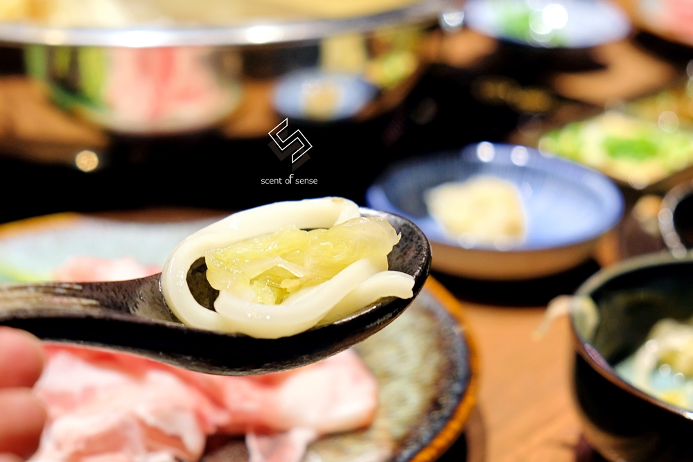 酸麻醺共振，解析愛情的風味公式【王匯所 Ong Lab】東區新潮派酸菜白肉鍋 - 質人星球。品玩生活 sosense.tw