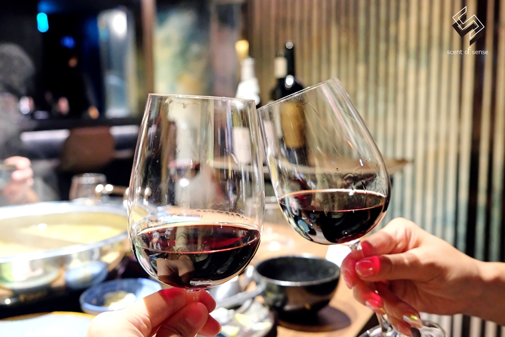 酸麻醺共振，解析愛情的風味公式【王匯所 Ong Lab】東區新潮派酸菜白肉鍋 - 質人星球。品玩生活 sosense.tw