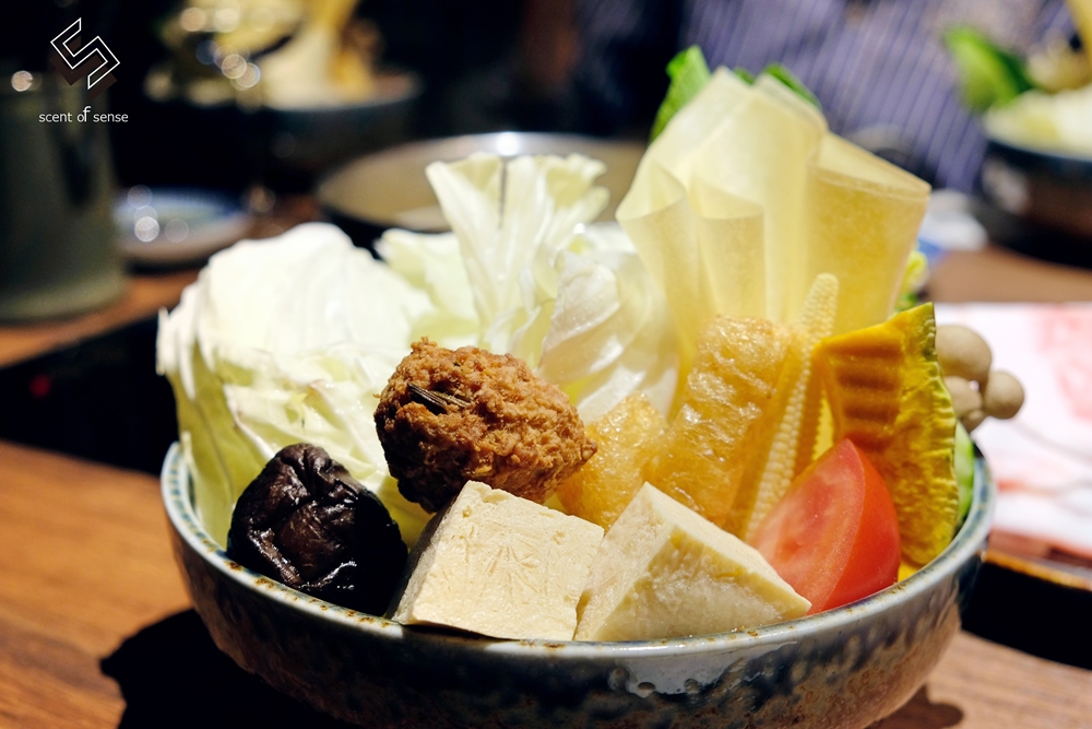 酸麻醺共振，解析愛情的風味公式【王匯所 Ong Lab】東區新潮派酸菜白肉鍋 - 質人星球。品玩生活 sosense.tw